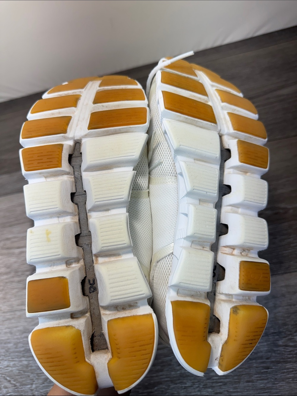 On Running Women's White Mesh Athletic Sneakers Sz 8.5 (h133) - Picture 6 of 8